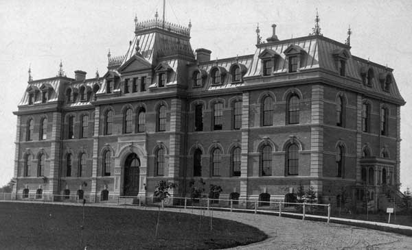 The “Old Parliament Building” on Kennedy Street, which later housed Political Economy, Architecture and Philosophy.