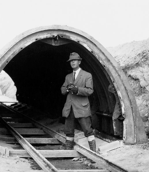 Chief Engineer inspects the work, 1914.