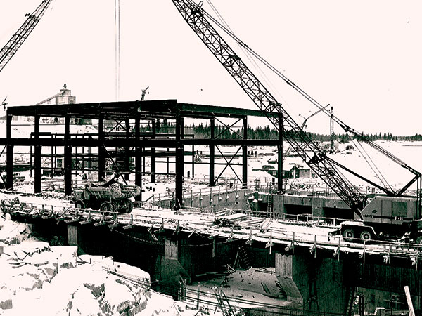 Construction of the Grand Rapids Generating Station continued through the winter of 1963, although on a more relaxed pace, as preparations were made for the subsequent summer work.