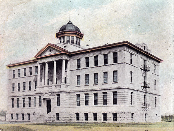 Postcard view of the Manitoba Agricultural College Administration Building
