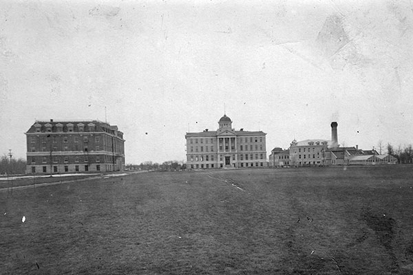 Postcard view of the Manitoba Agricultural College