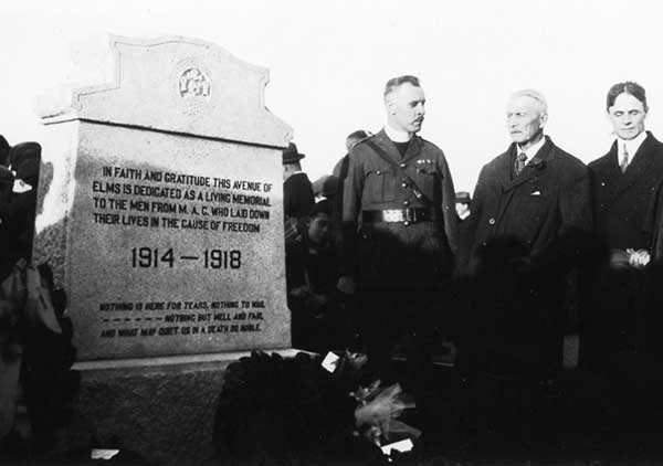 Dedication ceremony for the Manitoba Agricultural College War Memorial, attended by John Bracken at far right