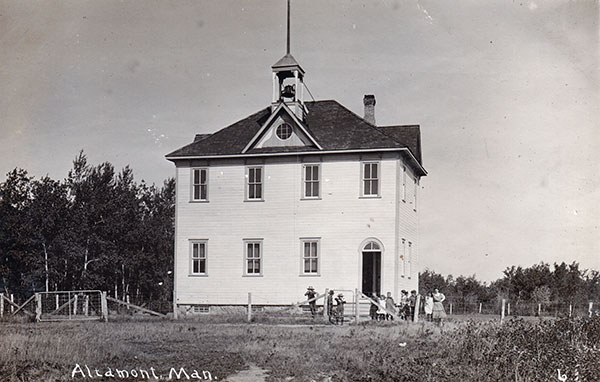 Postcard view of Altamont School, situated at N49.40040 W98.49284