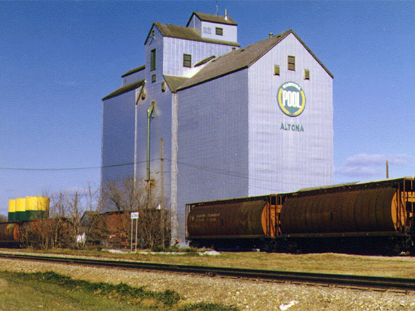 Manitoba Pool grain elevator at Altona