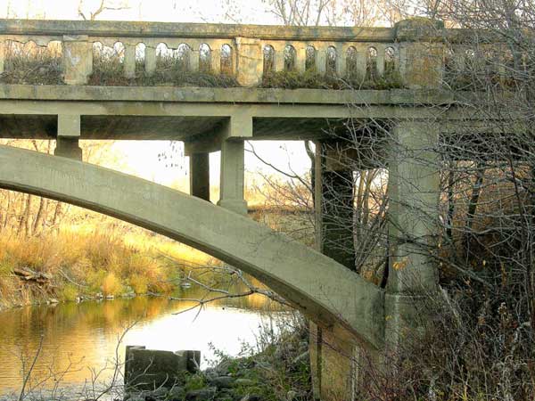 Concrete arch bridge south of Arden