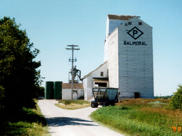 Paterson grain elevator at Balmoral