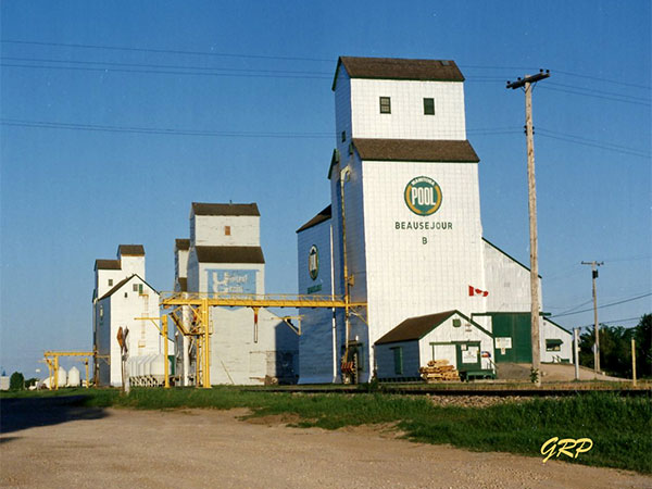 Manitoba Pool grain elevator B at Beausejour in foreground, with UGG 1 and UGG 2 elevators and Pool grain elevator A in the background
