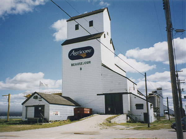 Manitoba Pool B grain elevator at Beausejour