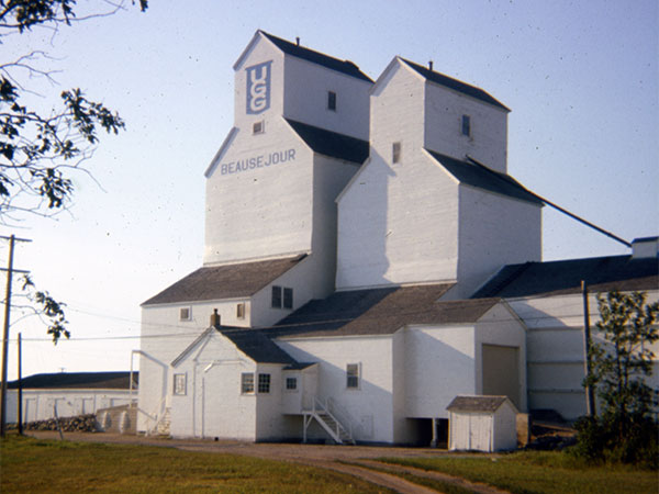 UGG 1 (right) and UGG 2 (left) elevators at Beausejour