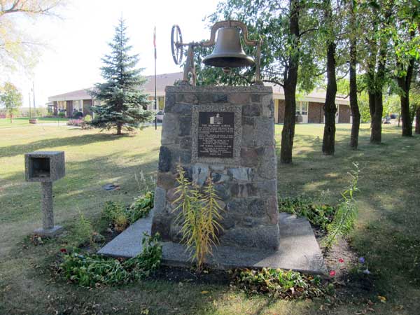 Belmont Consolidated School commemorative monument