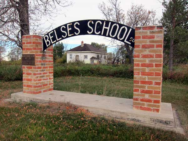 Belses School monument and building