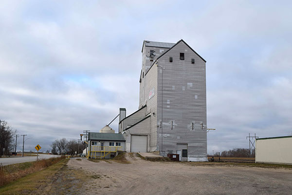 Besco grain elevator at Brunkild