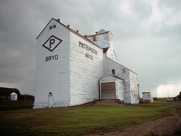 Paterson grain elevator and crib annex at Bryd