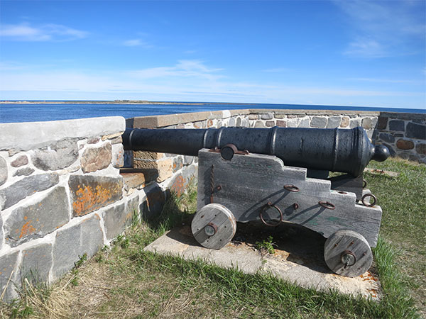 Cannon on the reconstructed second battery at Cape Merry, with Prince of Wales Fort visible in the left background