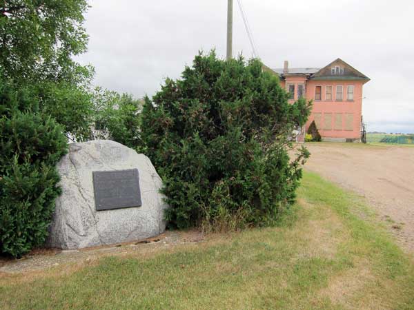 Cardale schools monument erected at a reunion on 5 July 1981