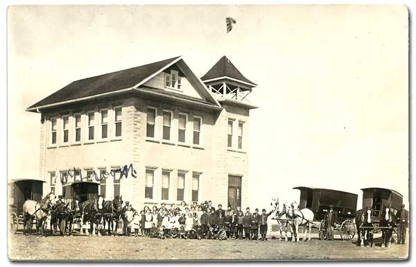 Postcard of Cardale School before its expansion to four classrooms