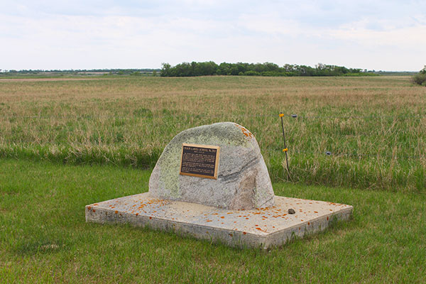 Chain Lakes School commemorative monument