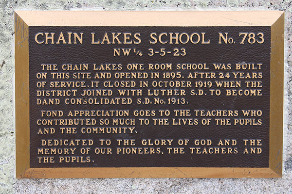Plaque on the Chain Lakes School commemorative monument