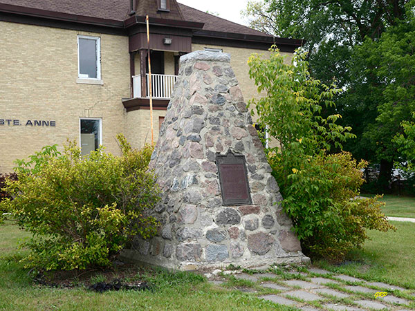 Dawson Road commemorative monument