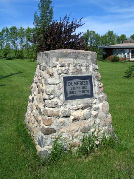 Dumfries School commemorative monument