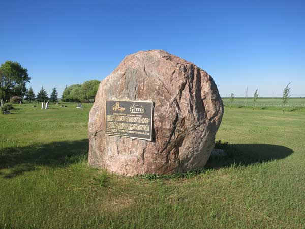Dundas School commemorative monument at Dundas Cemetery