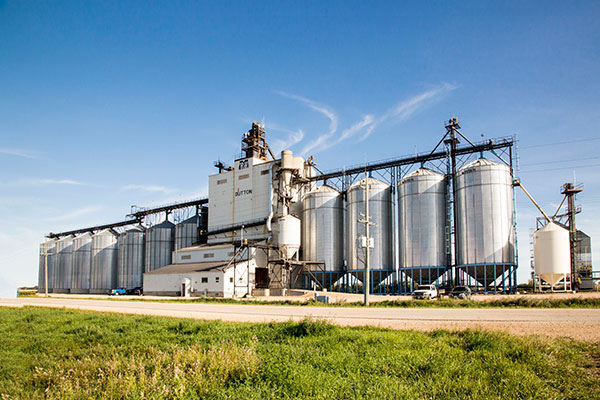 Parrish and Heimbecker grain elevator at Dutton Siding