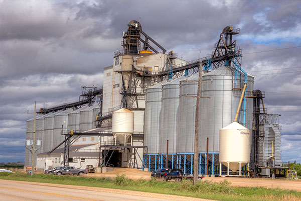 Parrish and Heimbecker grain elevator at Dutton Siding