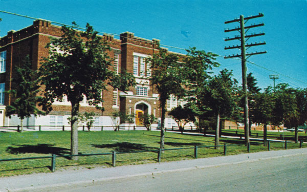 Postcard view of Earl Oxford School