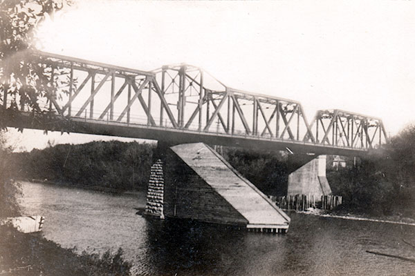 Postcard view of Canadian National Railway Bridge at Emerson