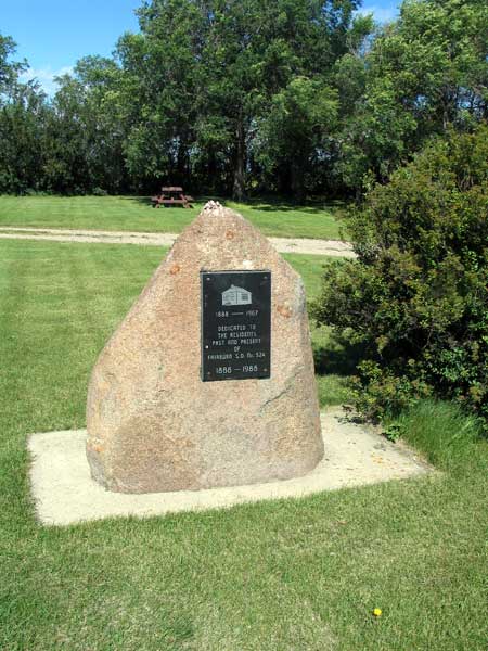Fairburn School commemorative monument