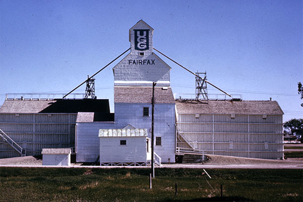 The United Grain Growers grain elevator and balloon annexes at Fairfax