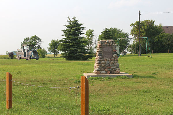 Fairfax School commemorative monument