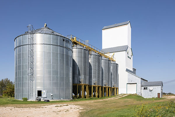 Former Manitoba Pool grain elevator at Fork River