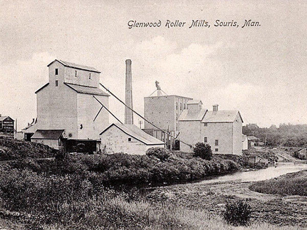 Postcard view of the Glenwood Roller Mills