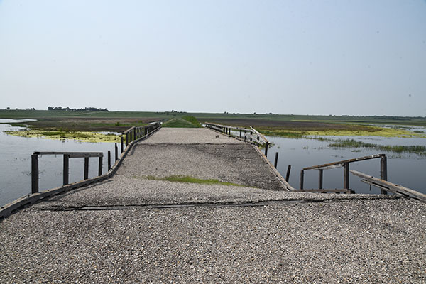 Concrete beam bridge over Souris River