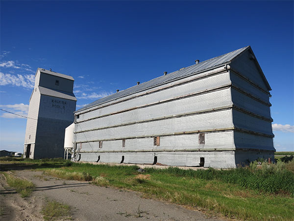The former Manitoba Pool grain elevator B and balloon annex at Kaleida