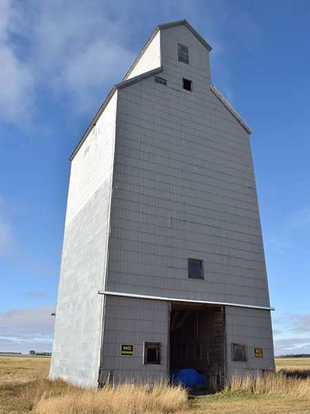 Former Manitoba Pool grain elevator B at Kaleida