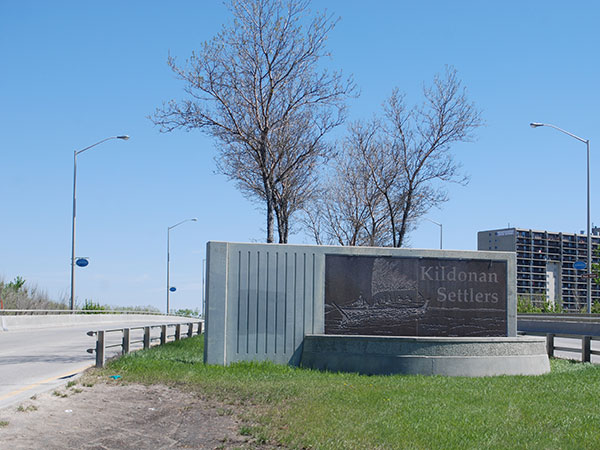 Commemorative sign on the Kildonan Settlers Bridge