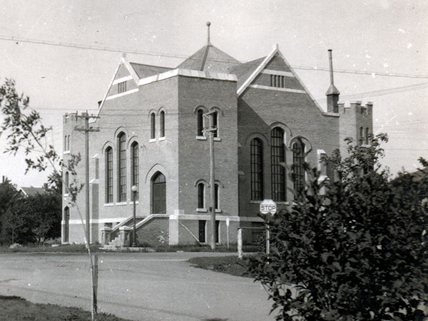 Postcard view of Knox Presbyterian Church