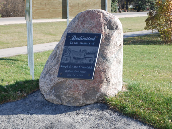 John and Anna Kruszelnicki commemorative plaque