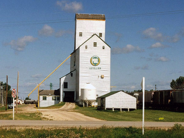 Manitoba Pool grain elevator at Letellier