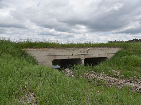 Concrete culvert bridge no. 547 in the Municipality of Louise