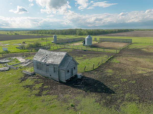 Lucania School commemorative monument