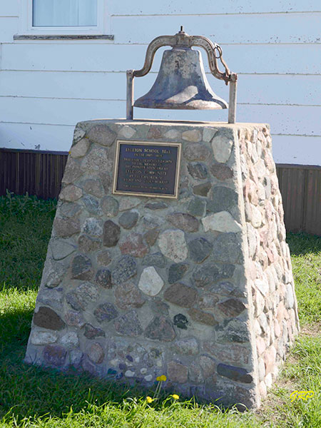 Lyleton pioneers monument