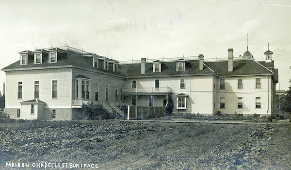 Postcard view of expanded Maison Chapelle