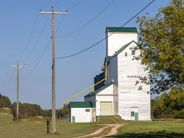 The former Manitoba Pool grain elevator at Makinak