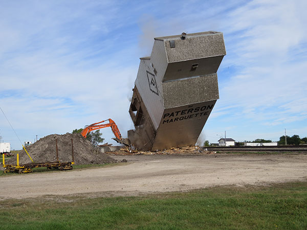 Paterson grain elevator at Marquette being demolished