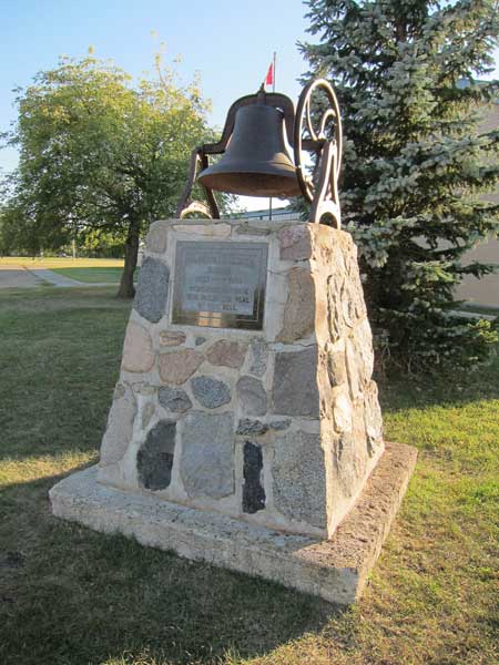 Sarahville-Miniota School commemorative monument