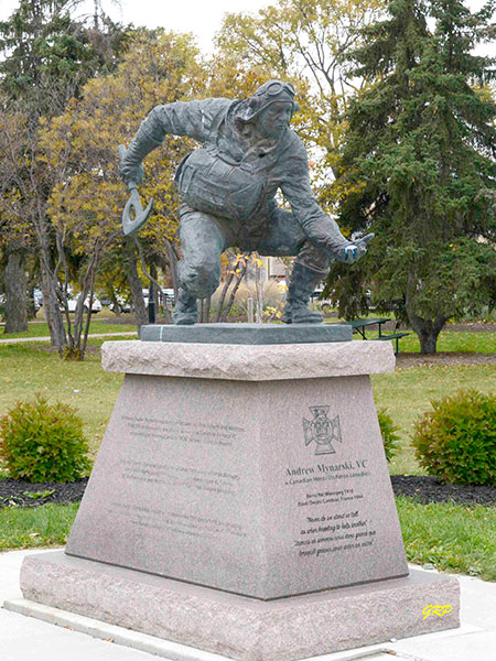 Andrew Mynarski statue