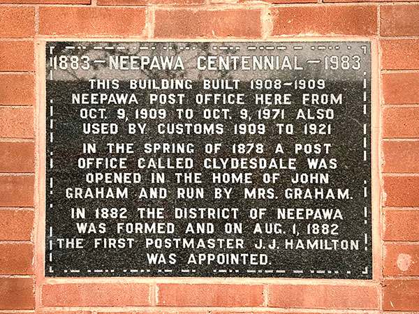 Commemorative plaque on Dominion Post Office Building at Neepawa